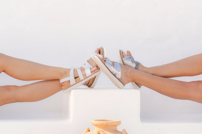 Did you know that the average
person takes around <strong>10,000 steps</strong> every day?
